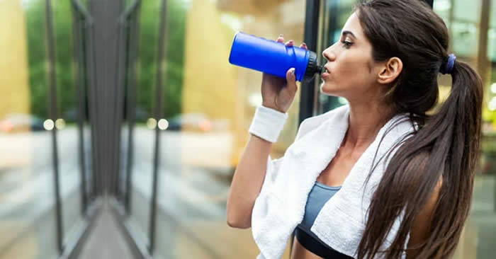 Bổ sung nước đầy đủ giúp bạn giảm cân 
hiệu quả khi tập gym