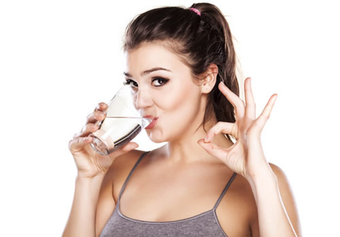 Uống đủ nước mỗi ngày là điều hết sức quan trọng 
cho sức khỏe